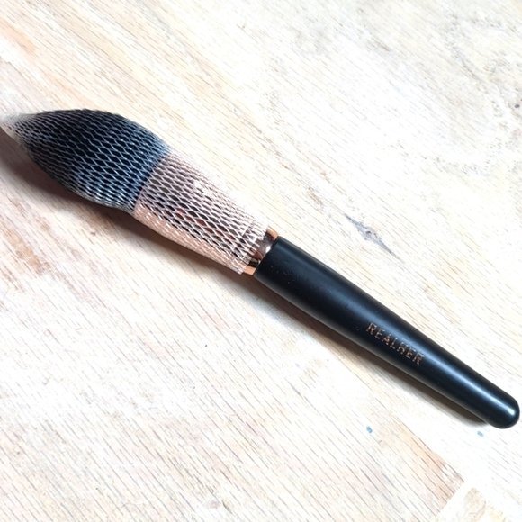 RealHer "Love What You Do" Vegan Brush (Powder) - Picture 2 of 2